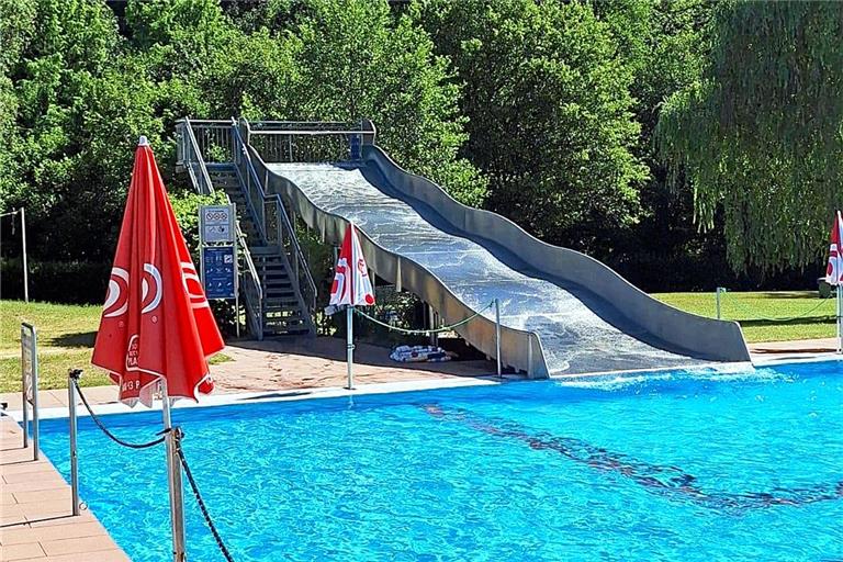 Das Freibad liegt idyllisch im Trauzenbachtal. Um es erhalten zu können, engagieren sich Murrhardterinnen und Murrhardter bis heute im Freibadförderverein. Fotos: Freibadförderverein