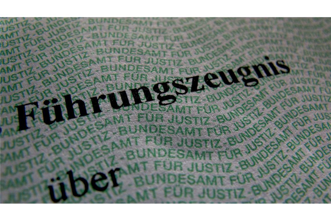 Das Führungszeugnis auf Papier soll weiter verfügbar sein. (Symbolbild)