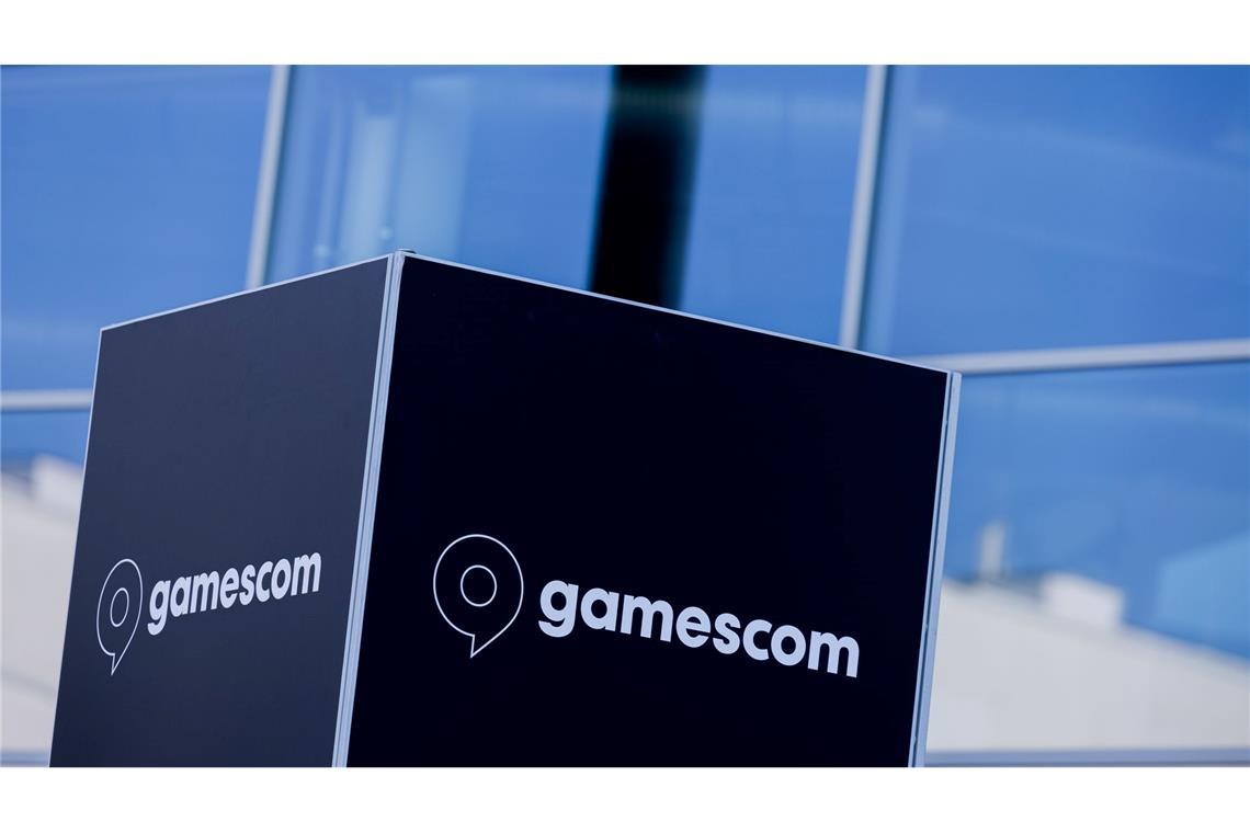 Das Gamescom-Logo vor den Kölner Messehallen - nächste Woche werden wieder Hunderttausende zu der Messe kommen.