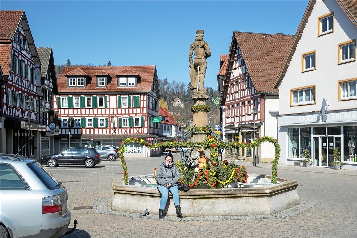 Das Gebot der Stunde: Soziale Kontakte meiden, alleine unterwegs sein, zu Hause bleiben – auch tagsüber macht sich das im Stadtbild bemerkbar. Fotos: J. Fiedler