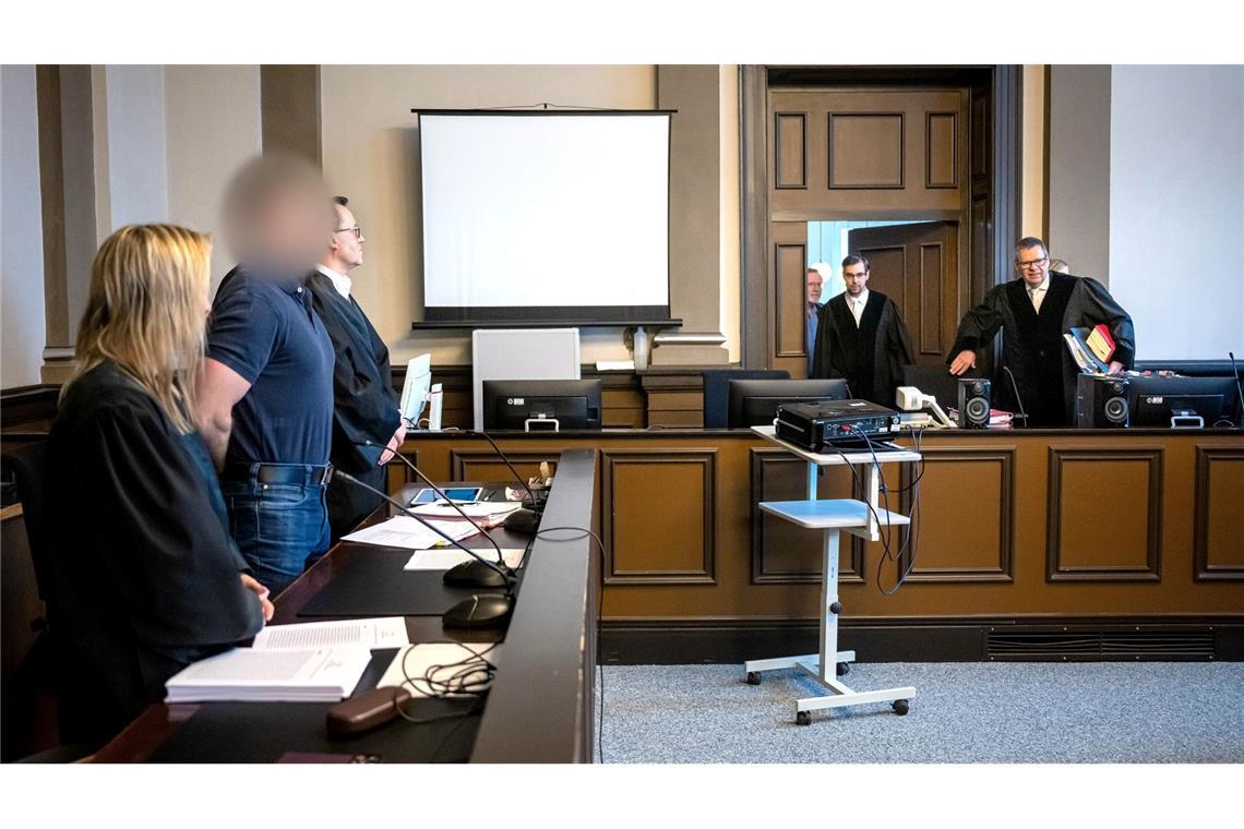 Soldat gesteht Mordserie - "Als wäre ich im Einsatz" Das Gericht erteilte einen rechtlichen Hinweis.