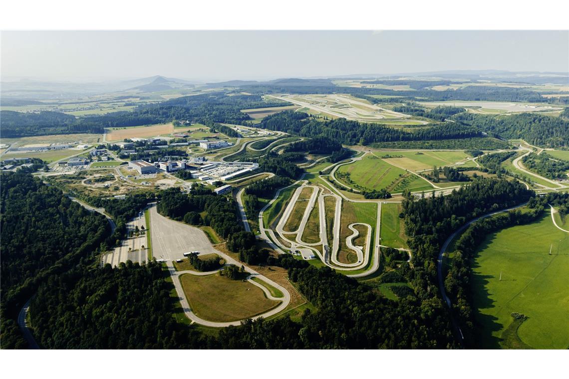 Wie Immendingen zum Herzstück der Mercedes-Entwicklung wurde Das gesamte Testgelände von Mercedes in Immendingen ist 520 Hektar groß. Das entspricht etwa 728 Fußballfelder.