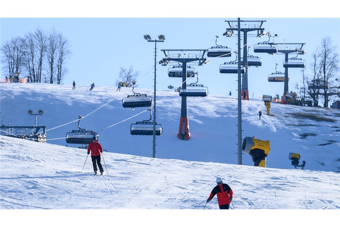 Das Geschäft mit Ski und Snowboards lahmt.