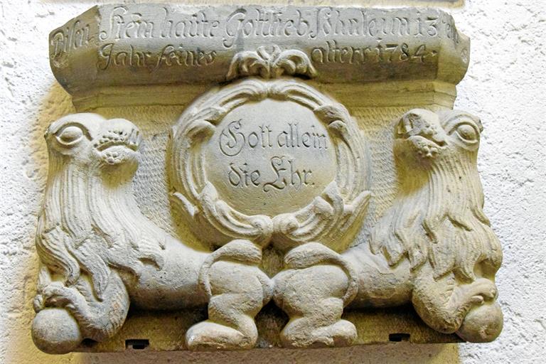 Das Gesellenstück des 1771 geborenen Gottlieb Söhnle zeigt, wie kunstfertig er im Alter von 13 Jahren bereits gearbeitet hat. Christian Schweizer geht davon aus, dass als Vorbild die Löwenfiguren auf dem Fenstersims der Walterichskapelle gedient haben. Foto: Elisabeth Klaper