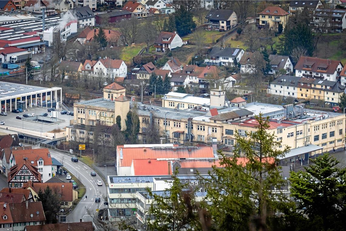 Das Grundstück am Obermühlenweg, wo die Gebäude der früheren Firma Schweizer und Weichand stehen, befindet sich in der Vermarktung durch den Insolvenzverwalter. Foto: A. Becher