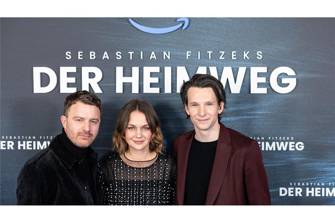 Neues von Fitzek: Thriller "Der Heimweg" auf Prime Video Das Hauptdarsteller-Trio von "Der Heimweg" bei der Premiere in Berlin.