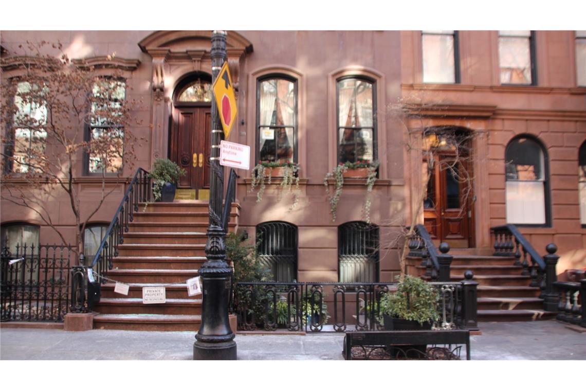Das Haus von Hauptfigur Carrie Bradshaw (Sarah Jessica Parker) aus der Serie "Sex and the City" im New Yorker West Village. (Archivbild)