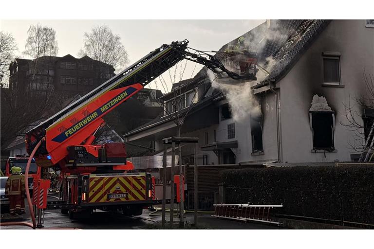 Das Haus wurde bei dem Brand stark beschädigt.