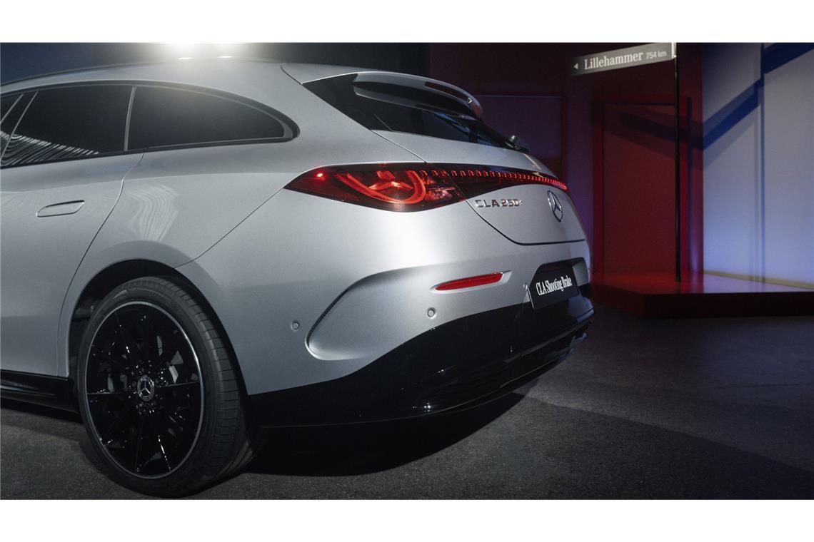 So sieht der neue Mercedes CLA Shooting Brake aus Das Heck des sportlichen Kombis