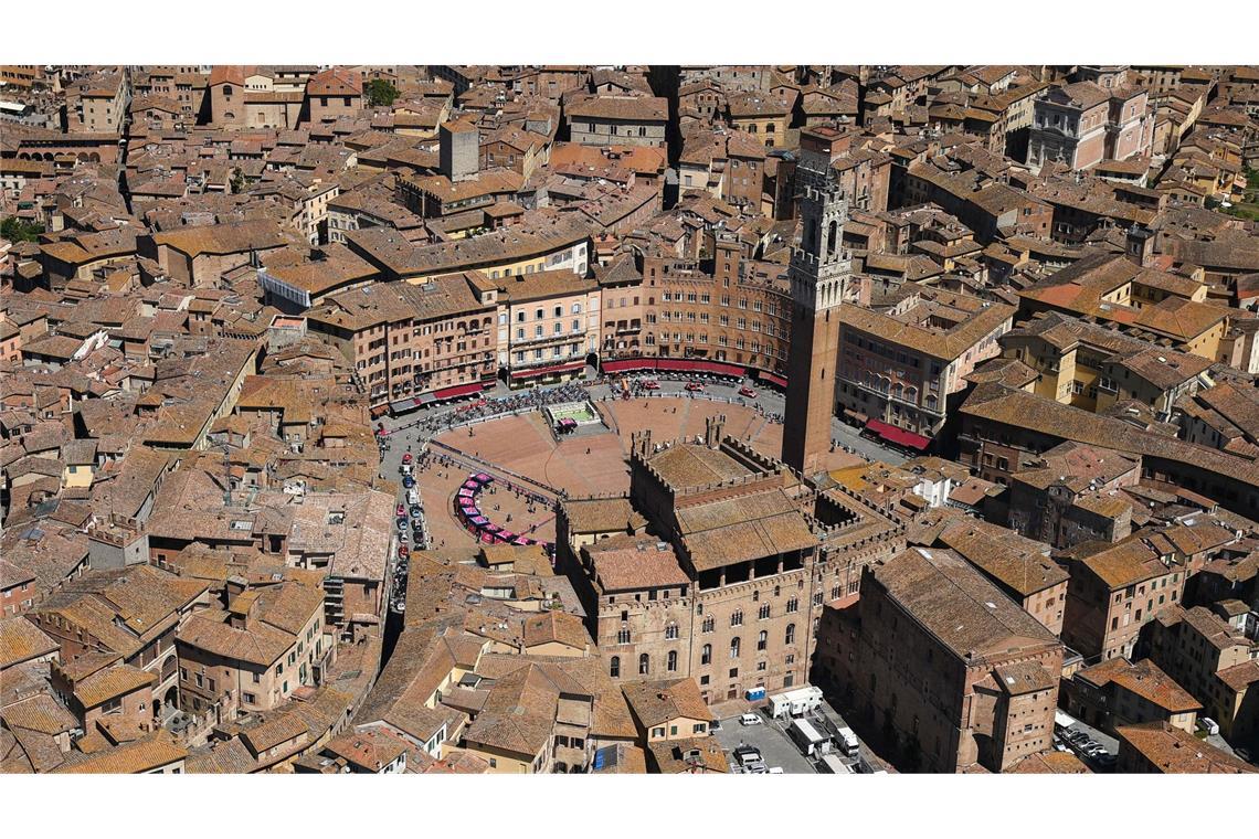 Erdbeben in der Toskana – Schulen geschlossen Das heftigste Beben mit einer Stärke von 3,2 wurde gegen 20.30 Uhr im Süden der Stadt Siena gemessen.