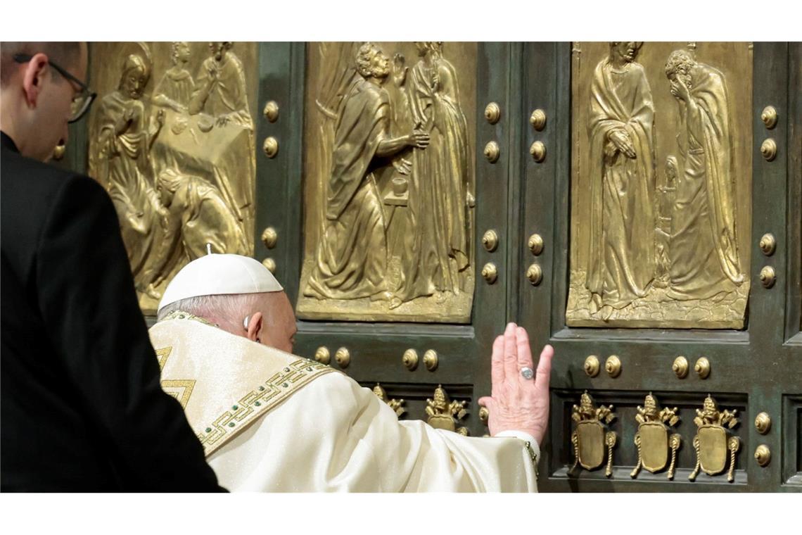 Papst öffnet Petersdom-Pforte und läutet Heiliges Jahr ein Das Heilige Jahr 2025 hat offiziell begonnen.
