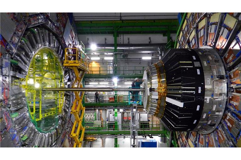 Das Herzstück des Cern ist die gigantische Large Hadron Collider mit seinem Ringbeschleuniger in einem 26,7 Kilometer langen unterirdischen Ringtunnel.