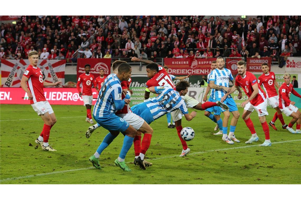 Zeitgenaue Terminierung der Spieltage 23 bis 27 Das Hinspiel am Bieberer Berg verloren die Blauen mit 0:2 – das Rückspiel gegen Kickers Offenbach steigt am 22. März im Gazi-Stadion.