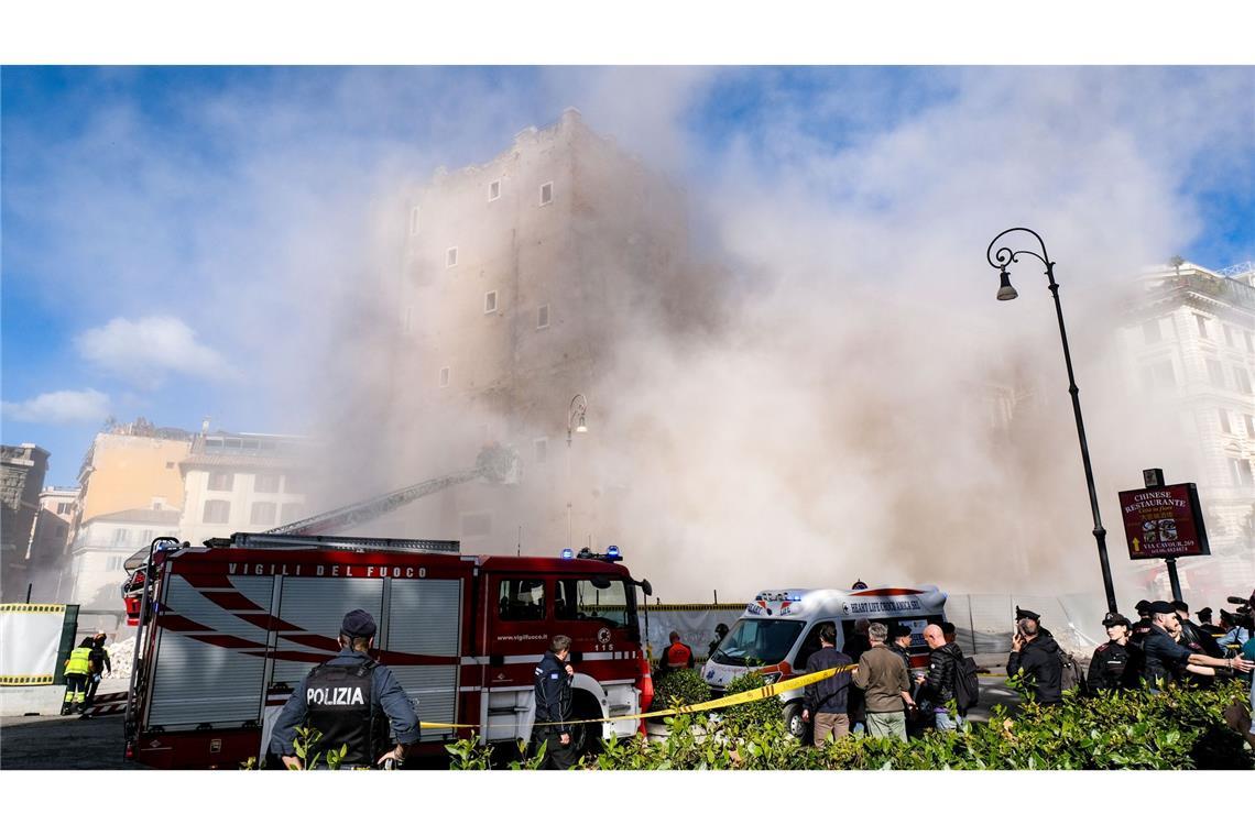 Verschütteter Bauarbeiter nach Turmeinsturz in Rom gestorben