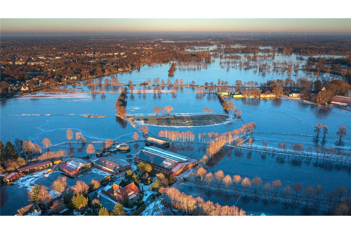 DWD: Rekord-Jahr 2024 war deutlich zu warm und zu nass Das Jahr 2024 war nicht nur deutlich zu warm, auch das Soll für Niederschläge wurde übertroffen (Archivbild).