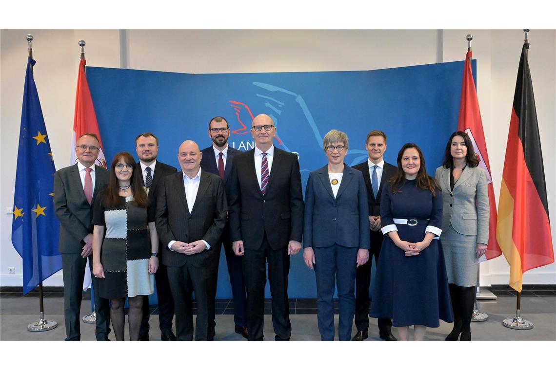 Erste Regierung aus SPD und BSW im Amt - Dämpfer für Woidke Das Kabinett aus SPD und BSW in Brandenburg steht - die Regierung ist Neuland in Deutschland.