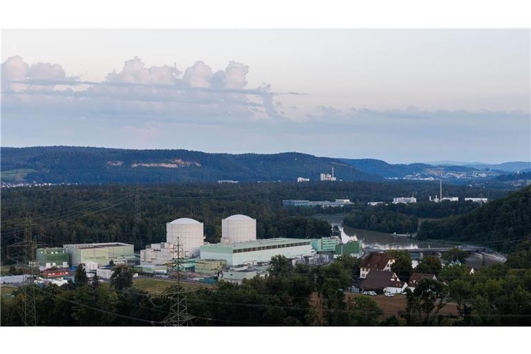 Das Kernkraftwerk Beznau steht im Fluss Aare auf einer künstlichen Insel.
