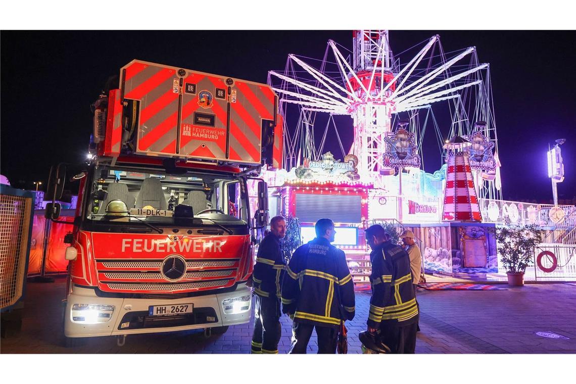 Das Kettenkarussell konnte ohne Eingreifen der Einsatzkräfte wieder auf den Boden zurückkehren.
