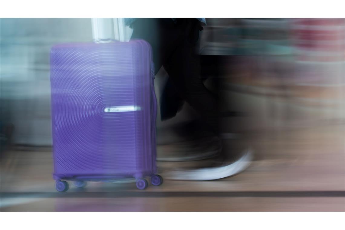 Neuseeländerin packt Kleinkind in Koffer - lebend entdeckt Das Kind wurde nur zufällig vom Busfahrer in dem Koffer entdeckt. (Symbolbild)