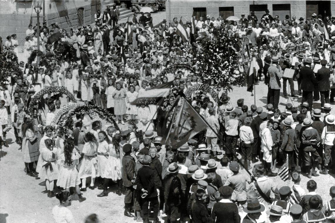 Sommerkinderfest als „Tag der Freude“ Das Kinderfest 1927 muss ähnlich abgelaufen sein wie 1923, mit Gesang und Spielen. Foto: Stadtarchiv Murrhardt