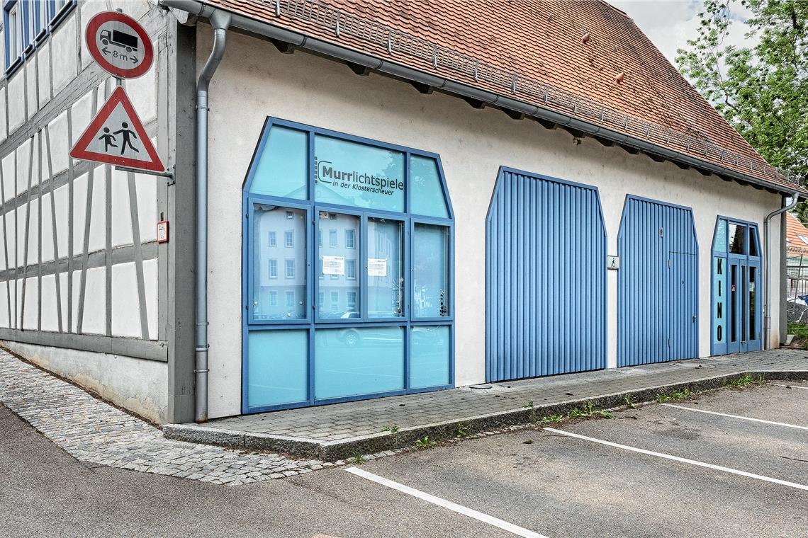 Kinoteam schmeißt den Projektor an Das Kino war monatelang geschlossen, jetzt startet das Team hoch motiviert durch und bietet Vorstellungen an. Foto: J. Fiedler