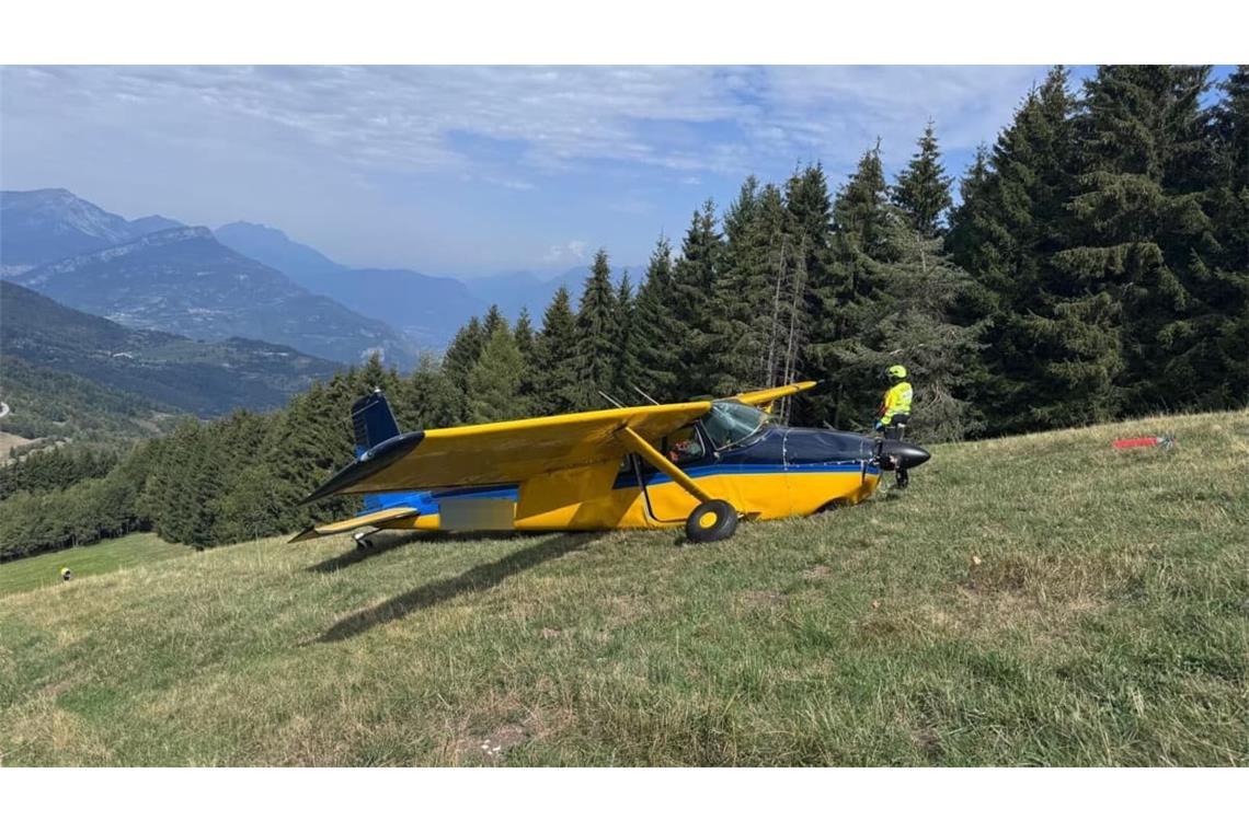 Das Kleinflugzeug prallte im Trentino heftig auf abschüssiges Gelände.