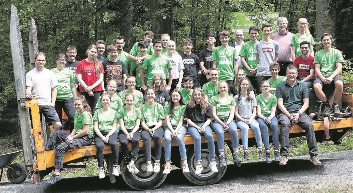 Grillplatz am Römersee in neuem Glanz Das komplette Team der 72-Stunden-Aktion und ihre Helfer. Fotos: J. Fiedler (2)/privat (1)
