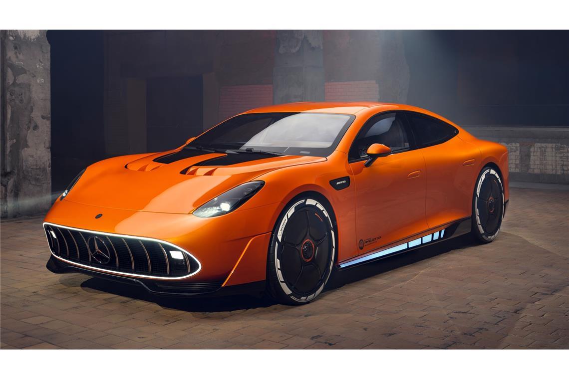 So sieht der elektrische Mercedes-AMG GT XX aus Das Konzeptfahrzeug präsentiert AMG in einem knalligen Orange. Die Stirnfläche des GT XX misst 2,24 Meter.