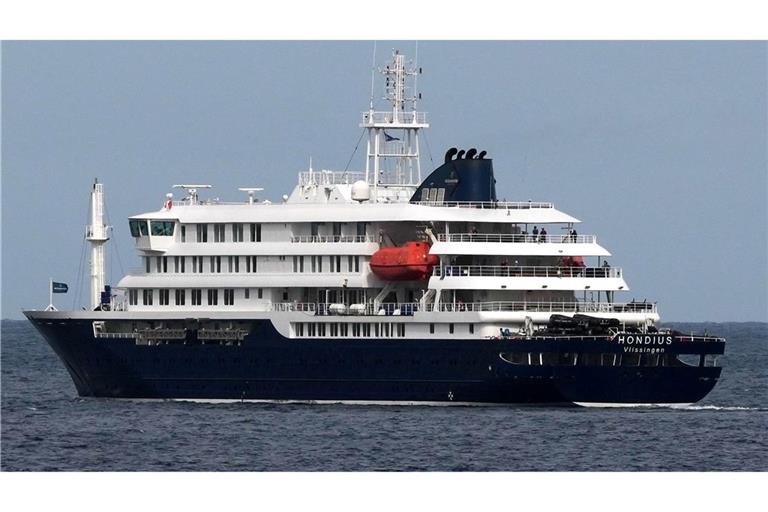 Das Kreuzfahrtschiff "Hondius" verließ den Hafen von Praia und fährt nun Richtung Teneriffa.