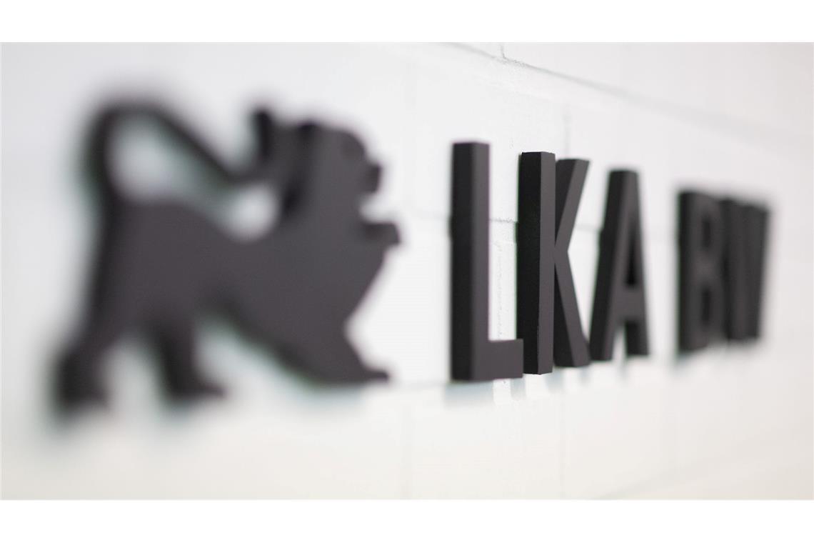 Große Razzia bei rechtsextremem Verlag: NS-Material gefunden