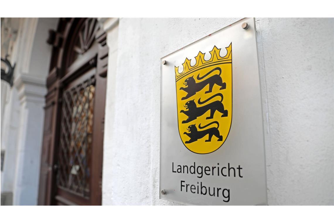 Zugeschlagen – aber nicht mit Hähnchenschenkel Das Landgericht Freiburg hat den Mann verurteilt (Symbolbild).