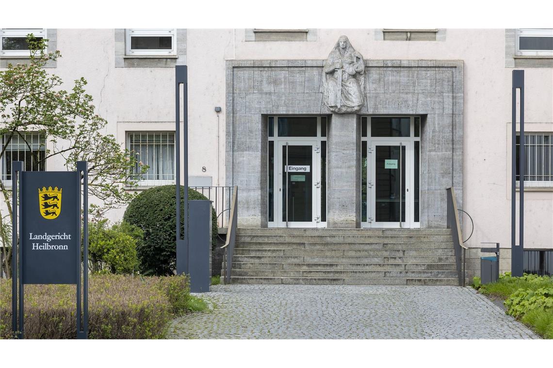 Das Landgericht Heilbronn sprach fünf Männer der Fälschung von Daten und des Missbrauchs von Ausweispapieren schuldig.