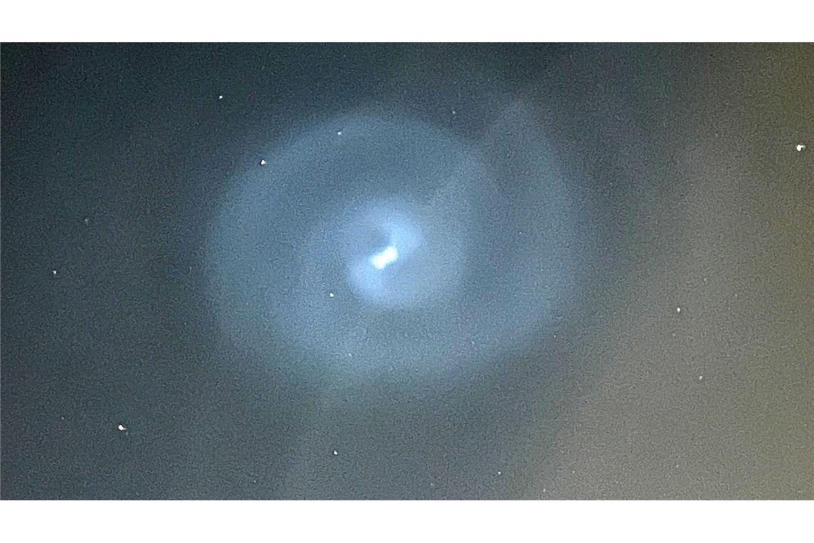 Raketentreibstoff zauberte Spiralwirbel in den Abendhimmel Das Lichtphänomen war über Deutschland und Teilen Europas zu sehen.