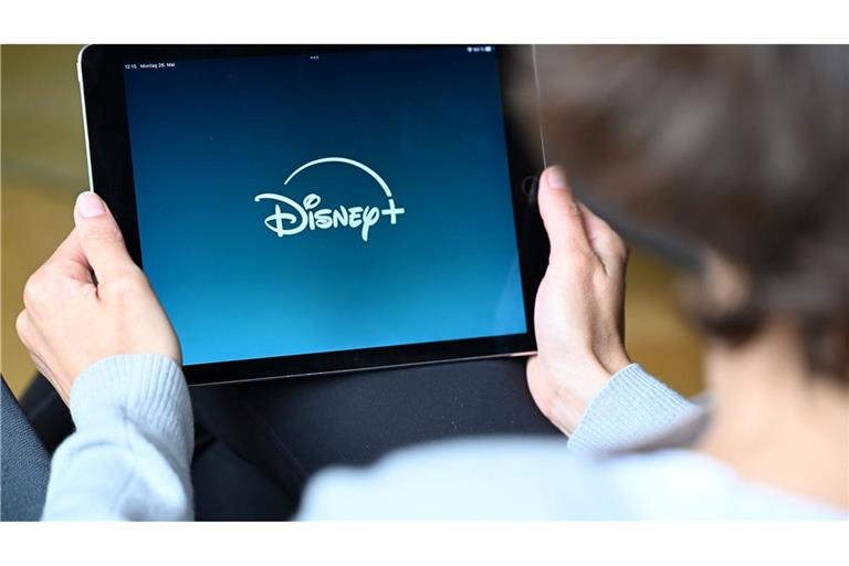 Das Logo von Disney+ beim Start der Anwendung. Das Unternehmen hat Abonnenten stärker zu Kasse gebeten - in einer Art und Weise, die wohl unrechtmäßig war.
