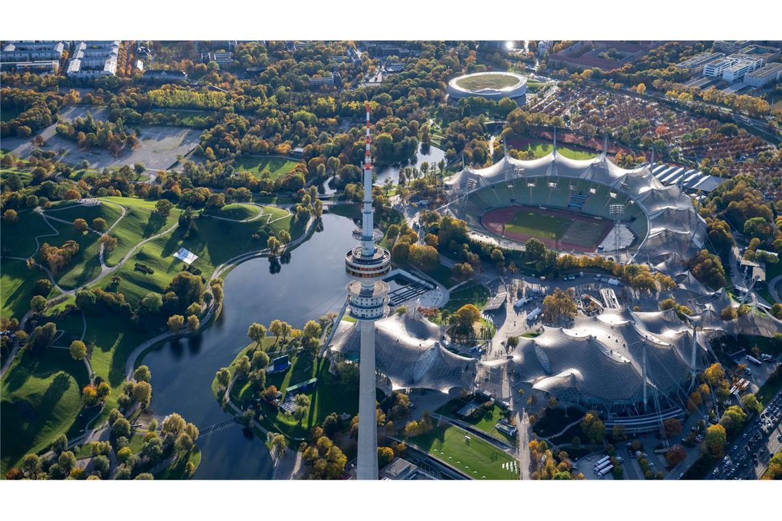Das Münchner Olympiastadion aus der Luft.
