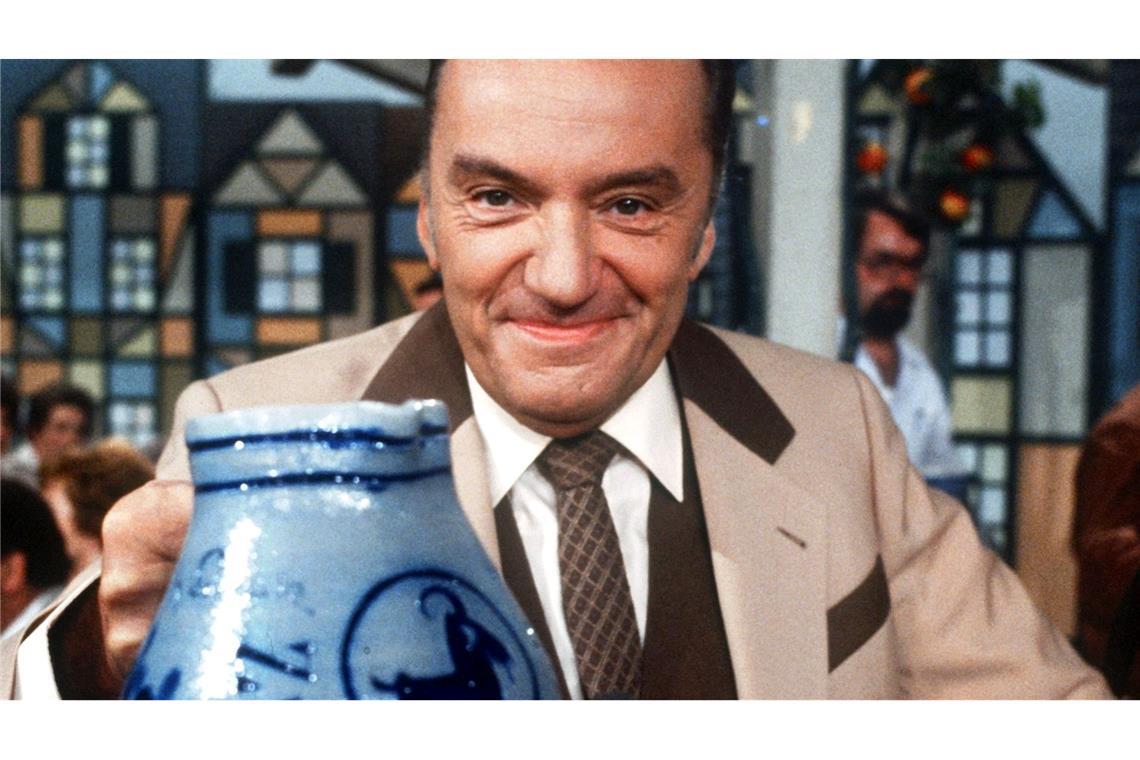 100 Jahre "Witzischkeit": Runder Geburtstag von Heinz Schenk Das Multitalent Schenk konnte mehr als Hessisch babbeln und Äppelwoi ausschenken. (Archivbild von 1979)