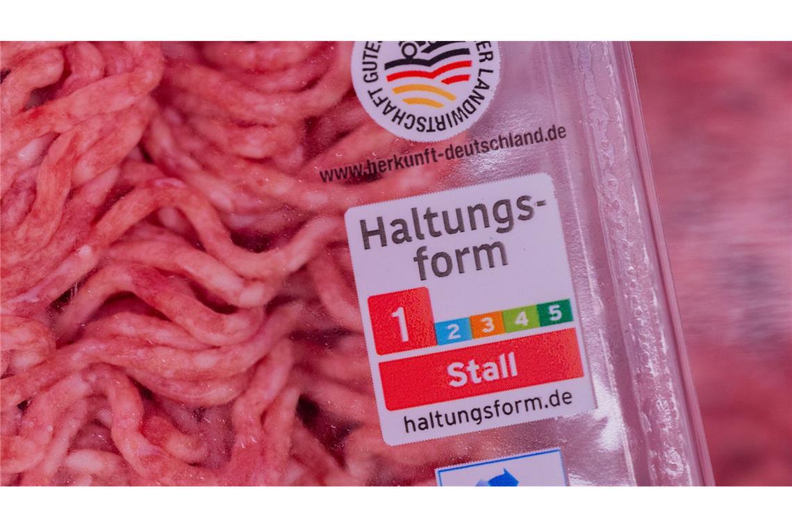 Das neue Logo soll im Supermarkt zeigen, wie die Tiere gehalten wurden. (Symbolbild)