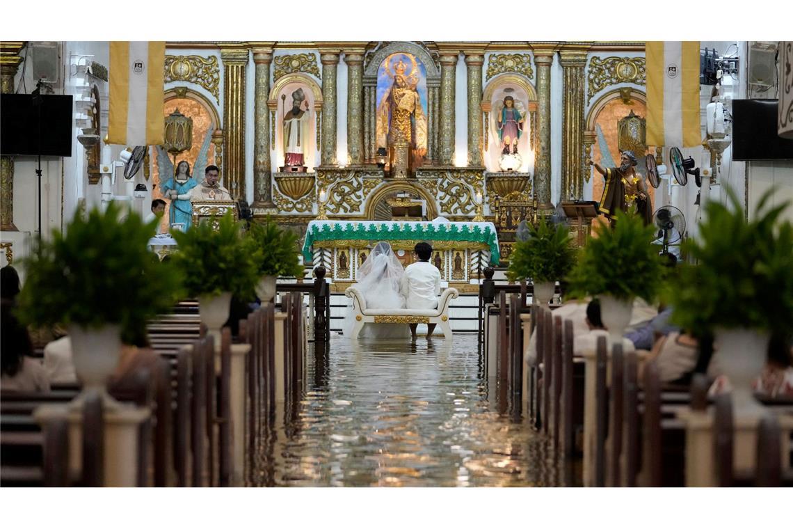 Das Paar hatte die Kirche in Malolos schon vor zwei Jahren gebucht.