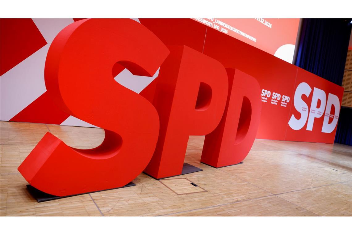 "Realitätsverweigerung": SPD streitet über Abrüstungs-Papier Das Papier sorgt für Unruhe in der SPD. (Archivbild)