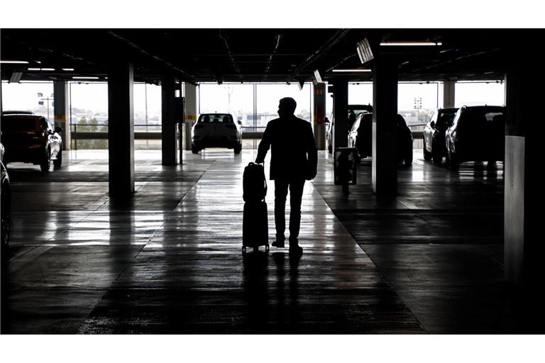 Das Parkhaus einer Autovermietung. Mietwagen werden über Ostern in Deutschland teurer sein als im Vorjahr, in etlichen anderen Ländern jedoch günstiger. (Symbolbild)