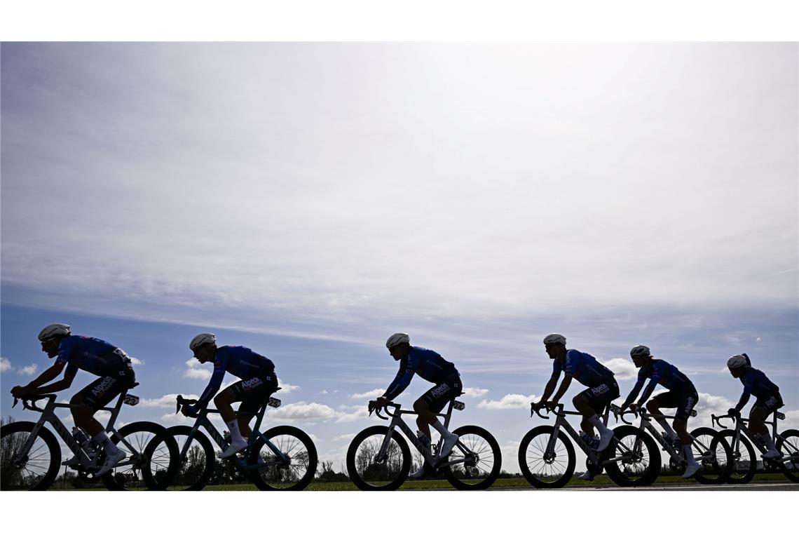 Das Peloton beim Rennen In Flanders Fields in Belgien.