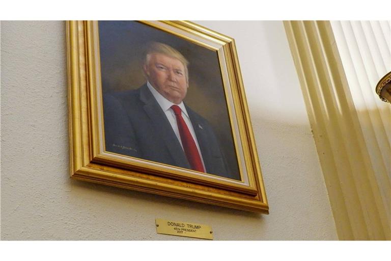 Das Porträt wurde US-Medienberichten zufolge 2019 im Kapitol des Bundesstaats Colorado aufgehängt.