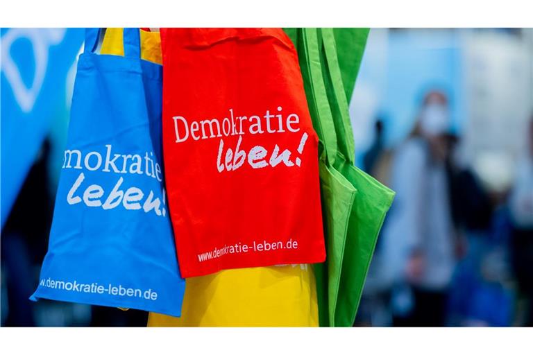 Das Programm "Demokratie leben!" soll bisher zivilgesellschaftliches Engagement für ein demokratisches Miteinander fördern. (Symbolbild)