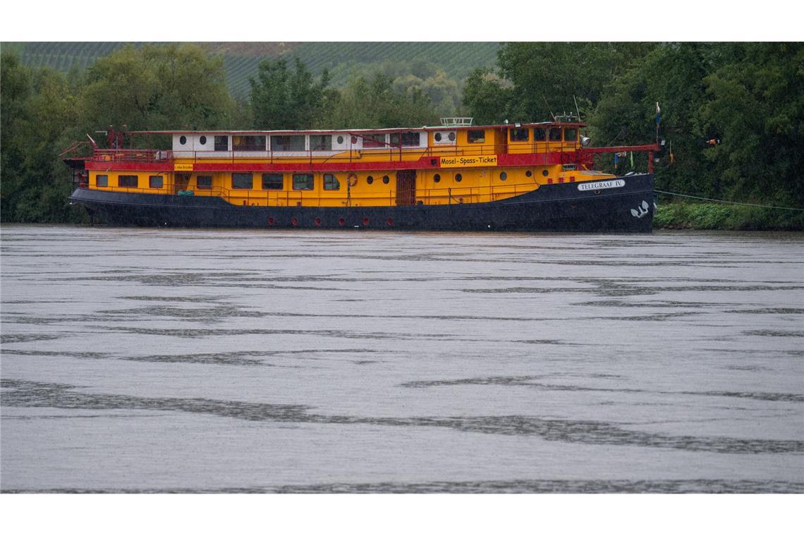 Bald gibt es erste Flussbestattungen in Deutschland Das Schiff eignet sich laut Besitzer auch gut für Flussbestattungen. (Archivbild)