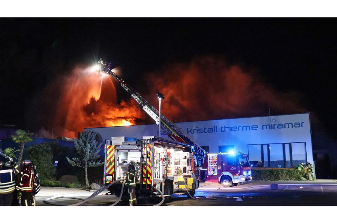 Nach Millionenbrand – Eröffnung des Erlebnisbads „Miramar“ verzögert sich Das Schwimmbad „Miramar“ wurde Anfang Dezember durch einen Brand teilweise zerstört.