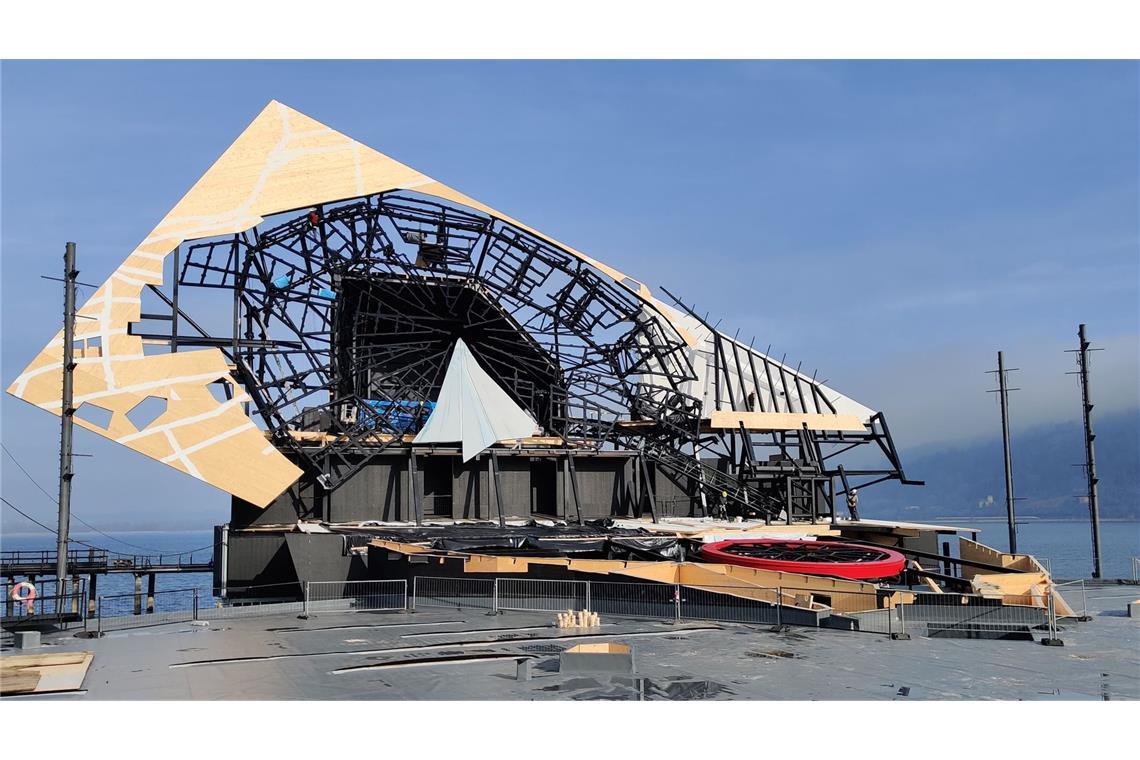 Das sich im Aufbau befindende Bühnenbild zu „La traviata“ der Bregenzer Festspiele.