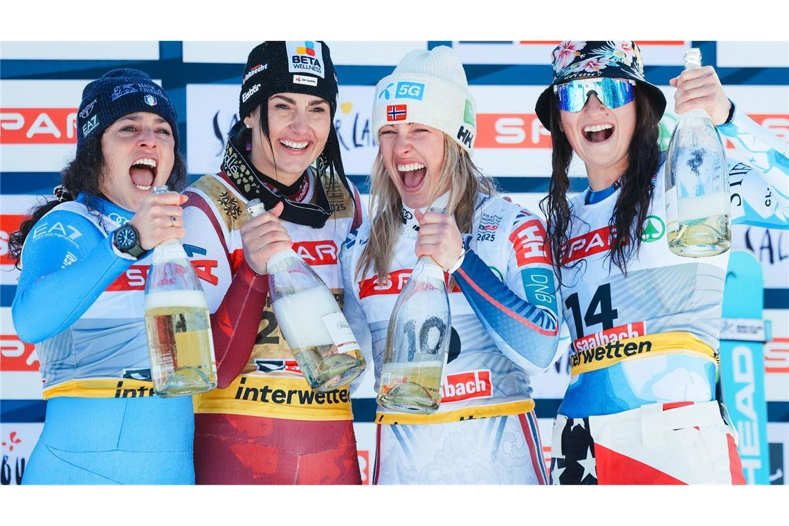 Vonn-Crash bei WM-Comeback - Österreich "bebt" dank Venier Das Siegerpodest des WM-Super-G mit gleich vier Fahrerinnen.