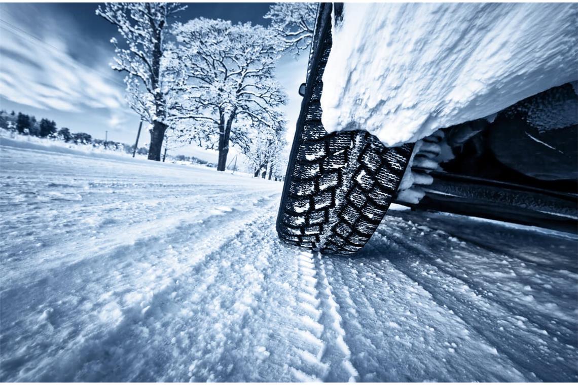 Auto winterfest machen - Die 12 wichtigsten Dinge Das sind die 12 wichtigsten Dinge, um Ihr Auto winterfest zu machen. Die Winter-Checkliste für Ihr Auto.