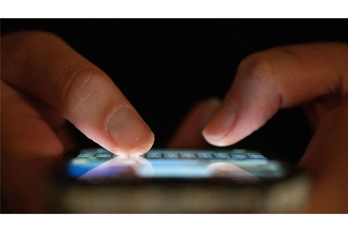 Das Smartphone als Brieftasche? Ab 2027 soll man sich damit in Deutschland ausweisen können.