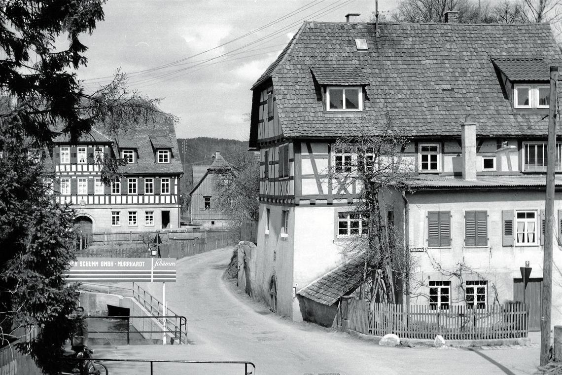 Das Rathaus hatte auch einen Tanzboden Das sogenannte rote Haus (rechts) könnte sogar zeitweise Rathaus und Treffpunkt der Zünfte gewesen sein. Foto: Stadtarchiv Murrhardt